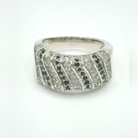 Vintage Silver black & white diamond cocktail ring - Picture 1 of 12